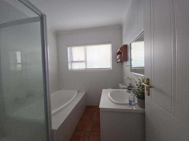 To Let 5 Bedroom Property for Rent in Goedehoop Western Cape